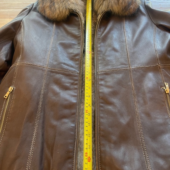 Fur Lined Leather Jacket With Gorgeous Fox Collar. - Picture 9 of 15